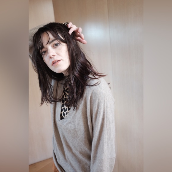 CHLOÉ V NECK CASHMERE SWEATER - Picture 2 of 5